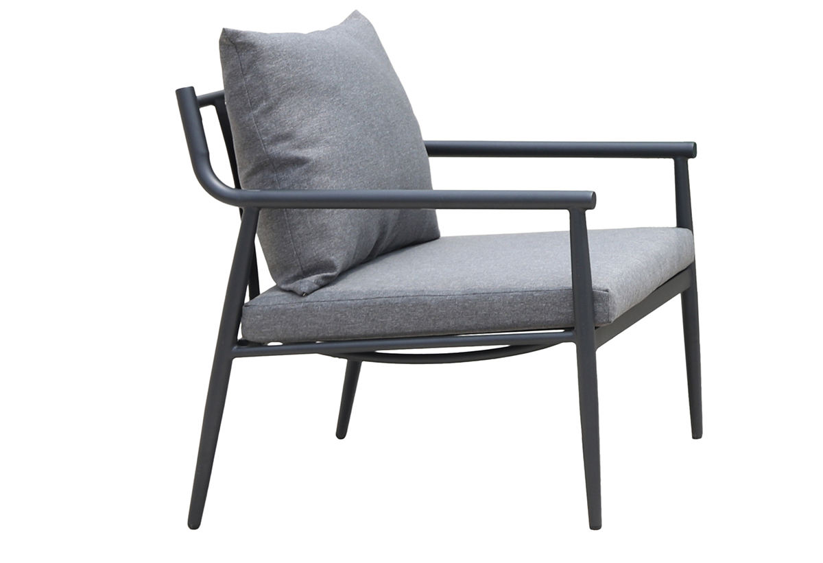 Απεικονίζεται μία από τις πολυθρόνες.